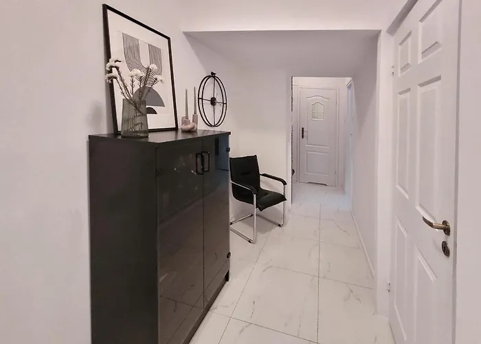 Warsaw Concierge Hoza Corner