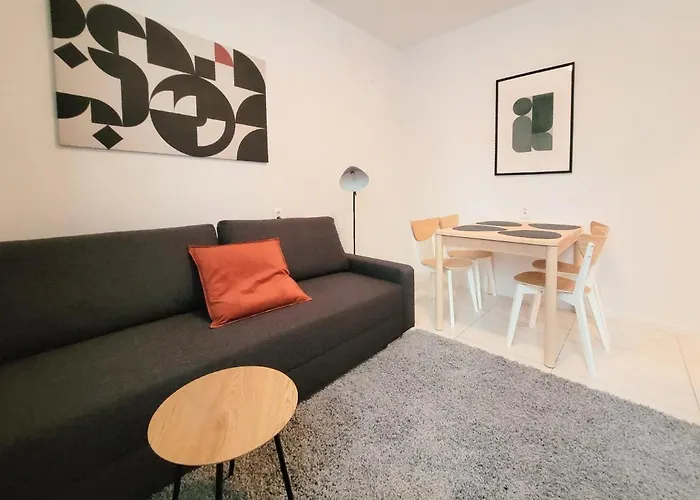 Warsaw Concierge Hoza Corner